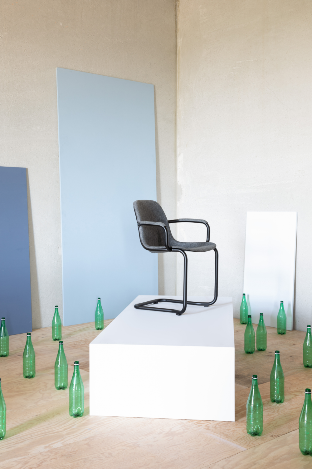 Cantilevered Dining Armchairs (2) | Zuiver Thirsty | Oroa.com