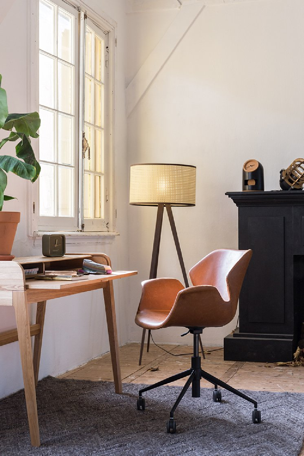 Leather Swivel Office Chair | Zuiver Nikki | Oroa.com