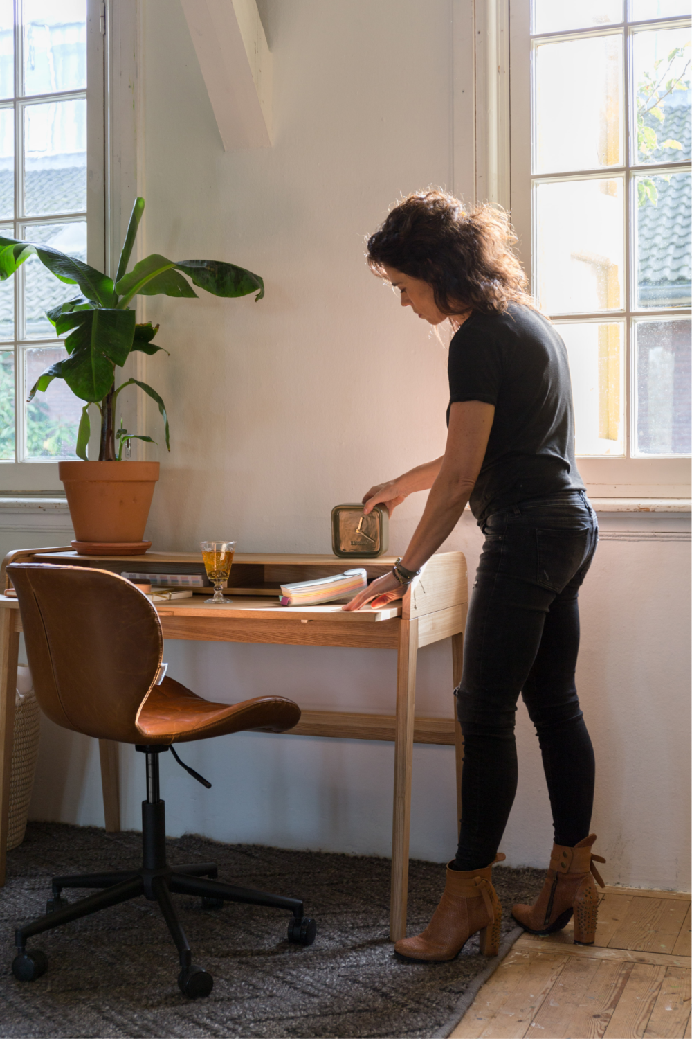 Cognac Leather Bucket Office Chair | Zuiver OMG | OROA.com