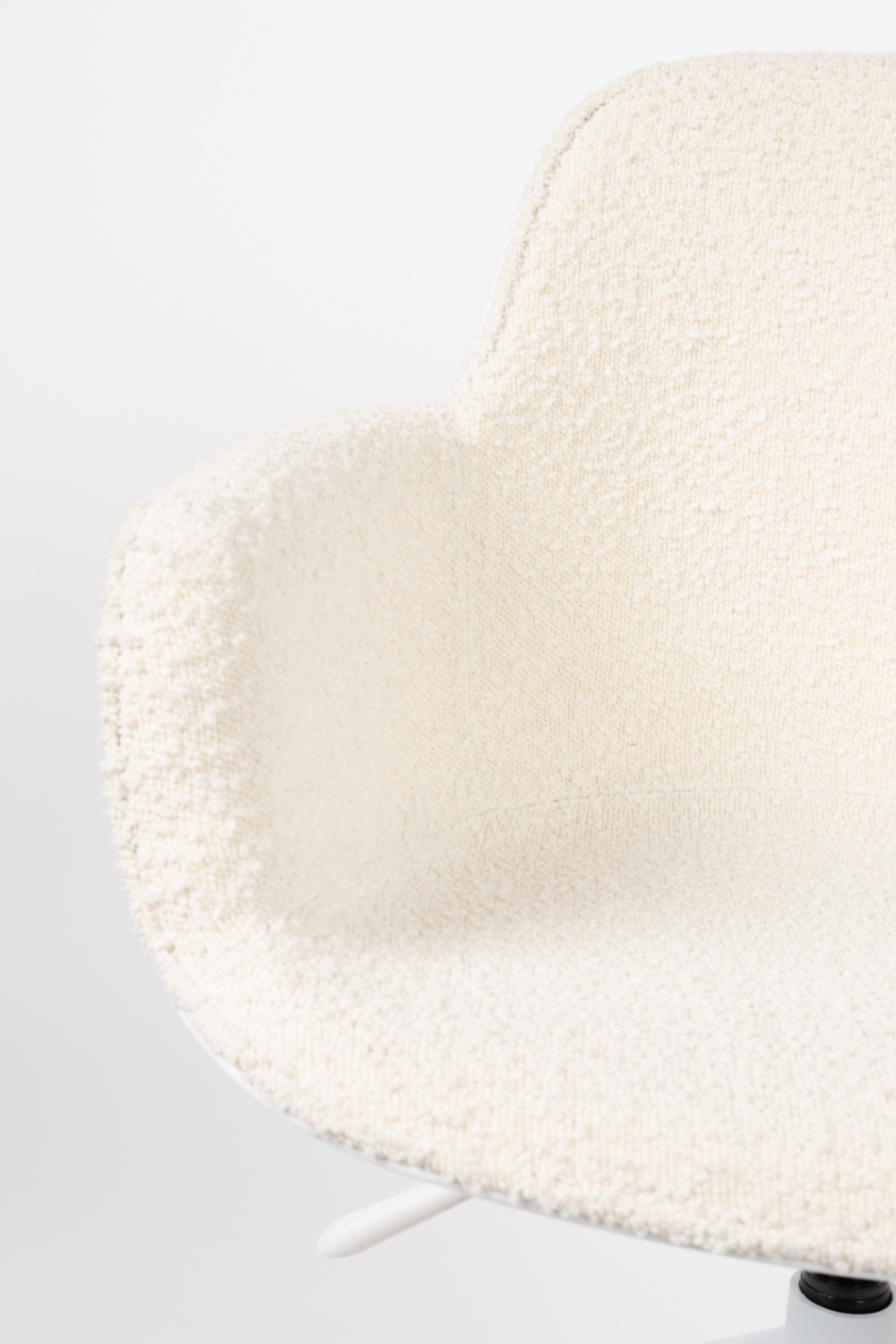 Padded Swivel Armchair | Zuiver Albert | OROA.com