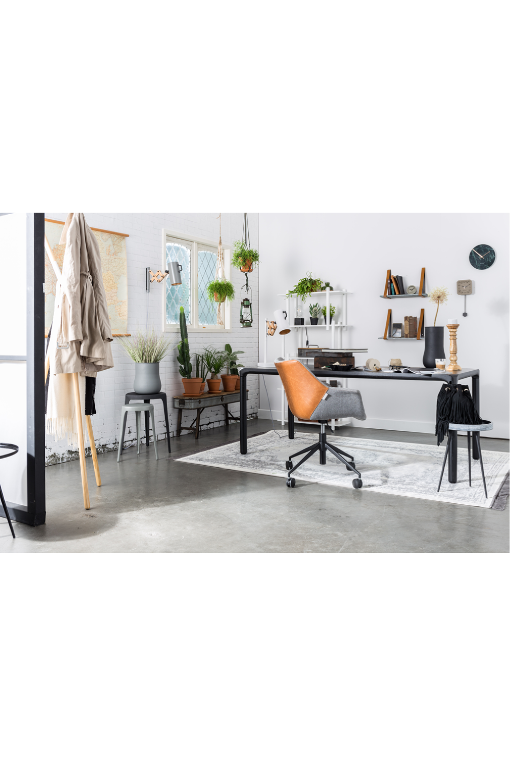 Lacquered Wood Dining Table (L) | Zuiver Storm | OROA.com