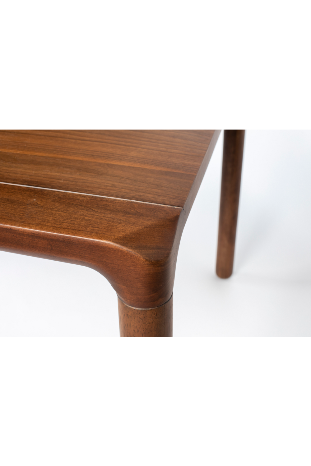 Lacquered Wood Dining Table (L) | Zuiver Storm | OROA.com