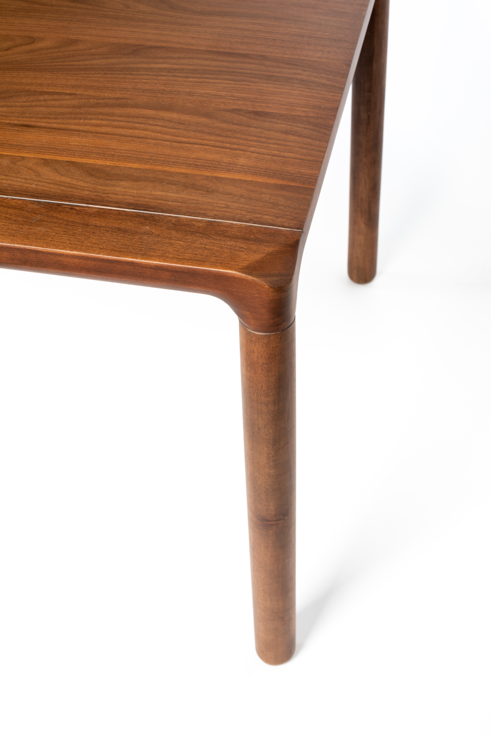 Lacquered Wood Dining Table (L) | Zuiver Storm | OROA.com
