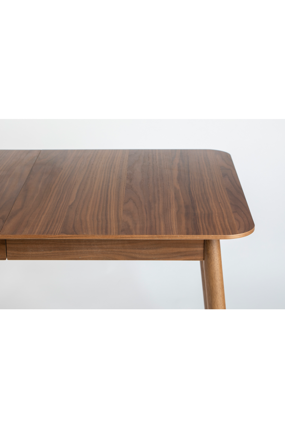 Walnut Extendable Dining Table | Zuiver Glimps | OROA.com