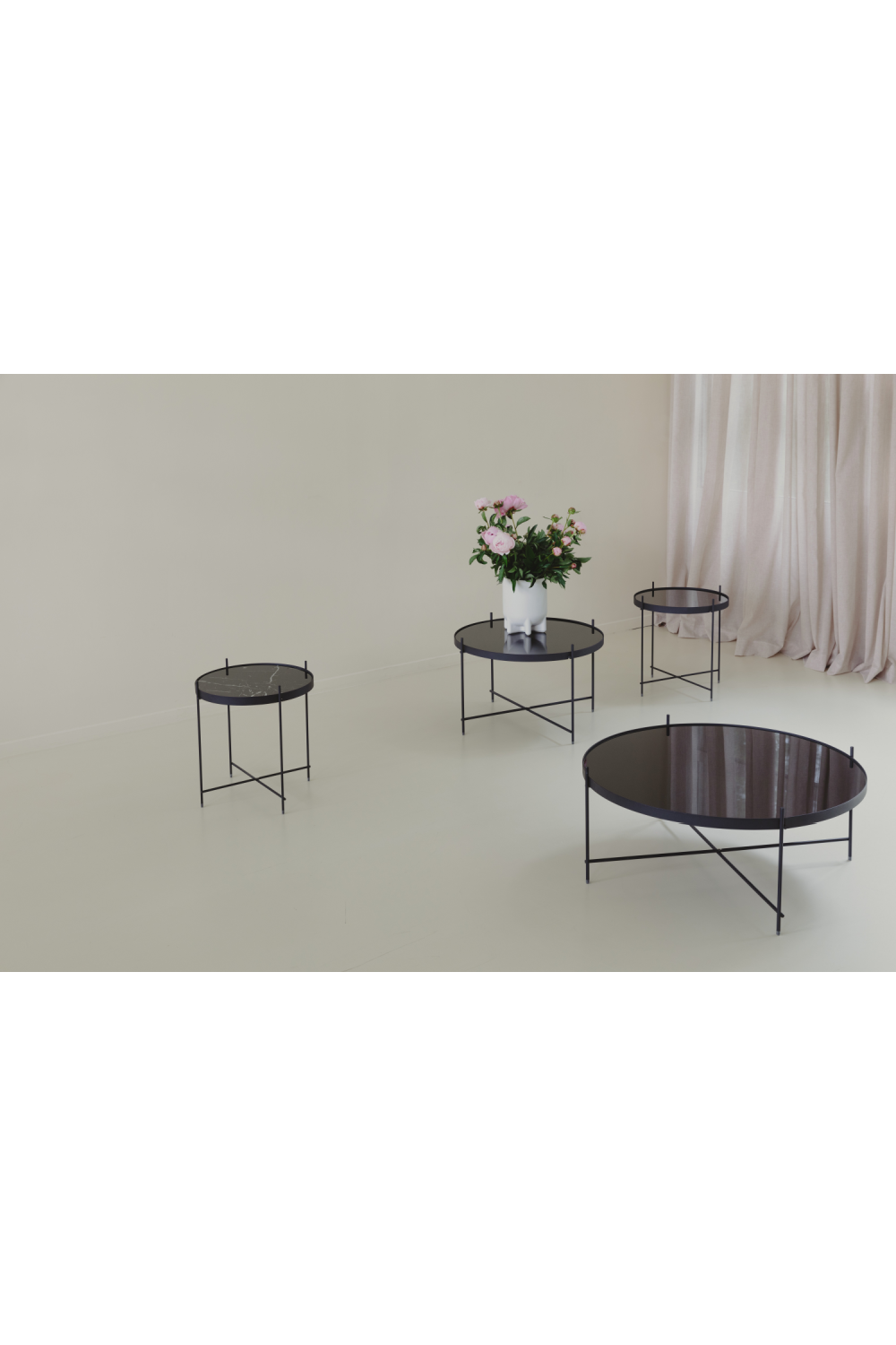 Round Framed Side Table (XXL) | Zuiver Cupid | OROA.com