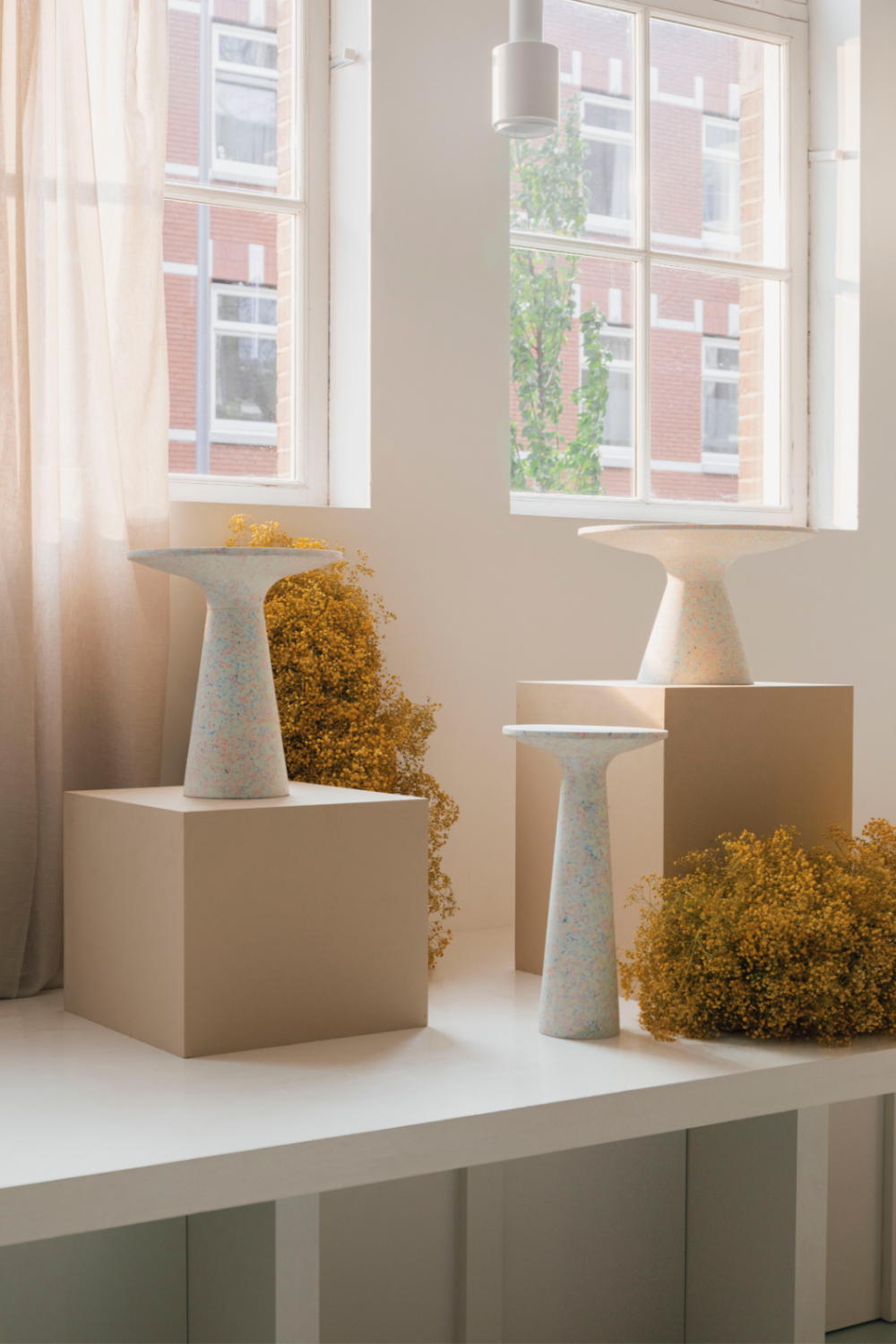 Pedestal Indoor/Outdoor Side Table | Zuiver Victoria | OROA.com