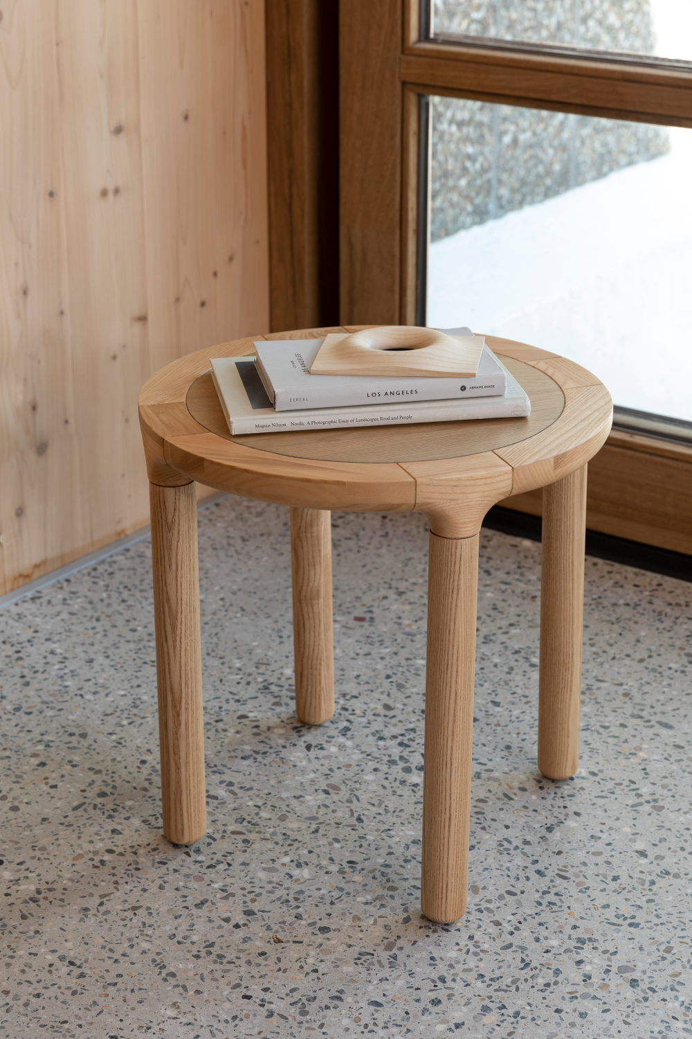 Round Oak Side Table | Zuiver Storm | OROA.com