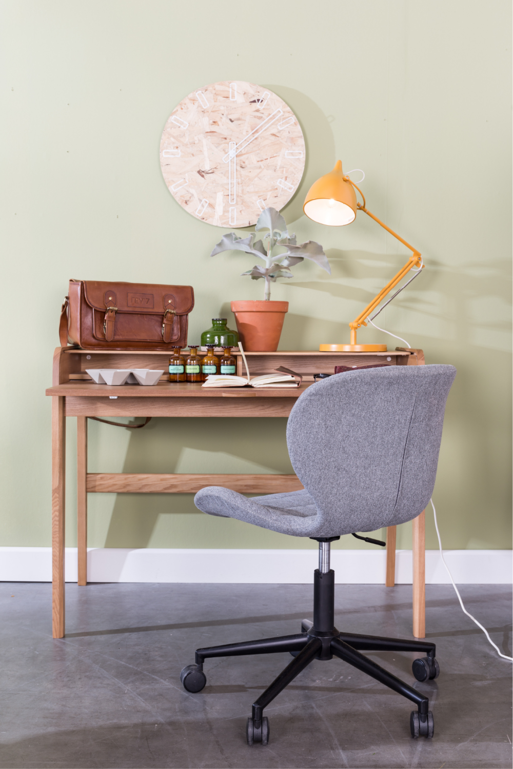 Classic Wooden Desk | Zuiver Barbier | Oroa.com