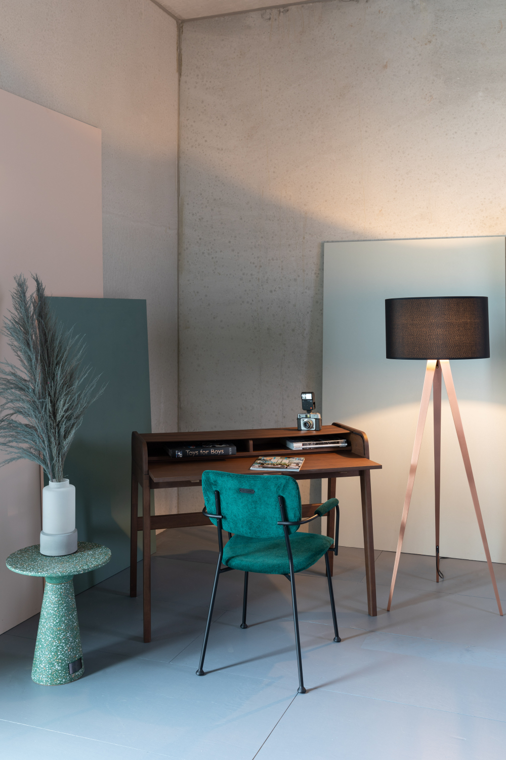 Classic Wooden Desk | Zuiver Barbier | Oroa.com