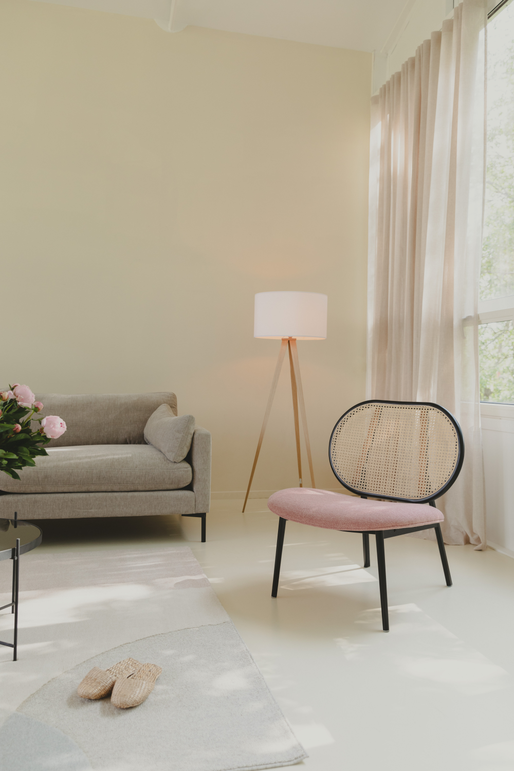 Webbed Back Lounge Chair | Zuiver Spike | Oroa.com