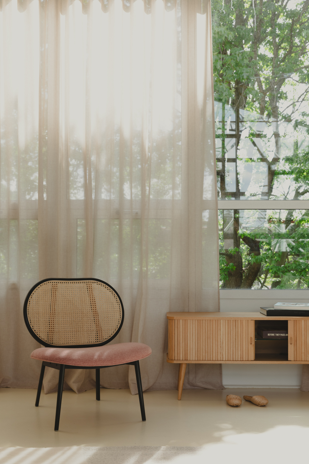 Webbed Back Lounge Chair | Oroa.com