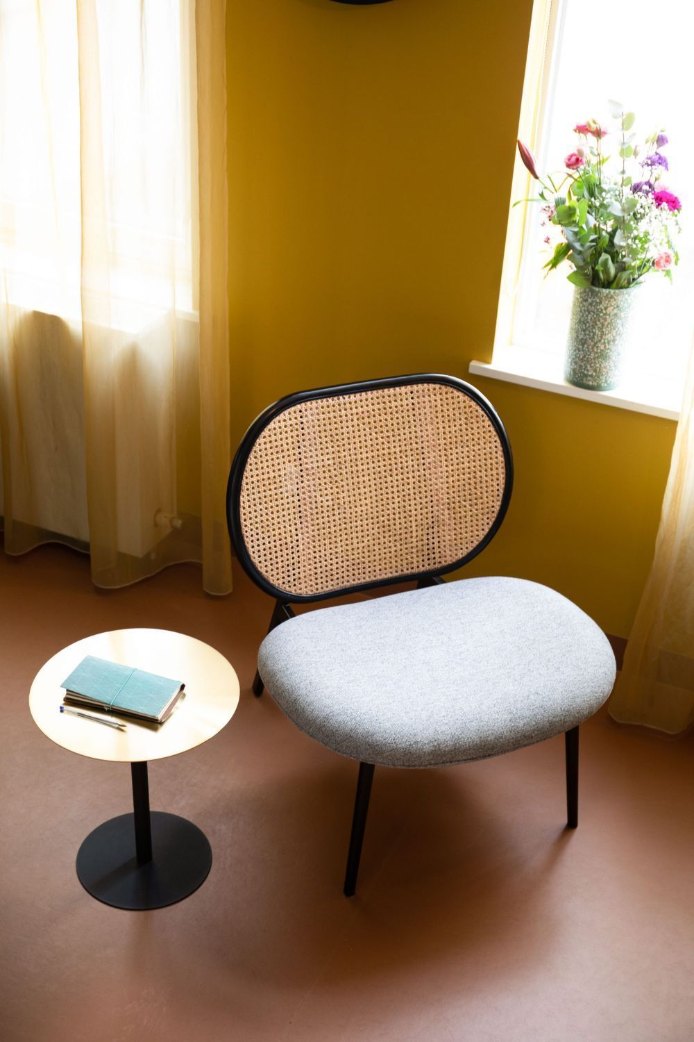 Webbed Back Lounge Chair | Oroa.com