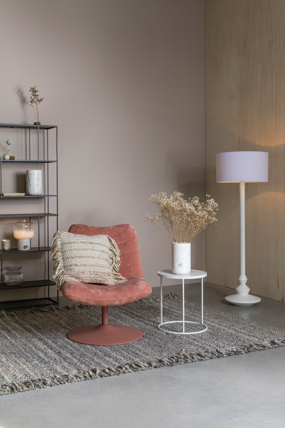 Upholstered Pedestal Lounge Chair | Oroa.com