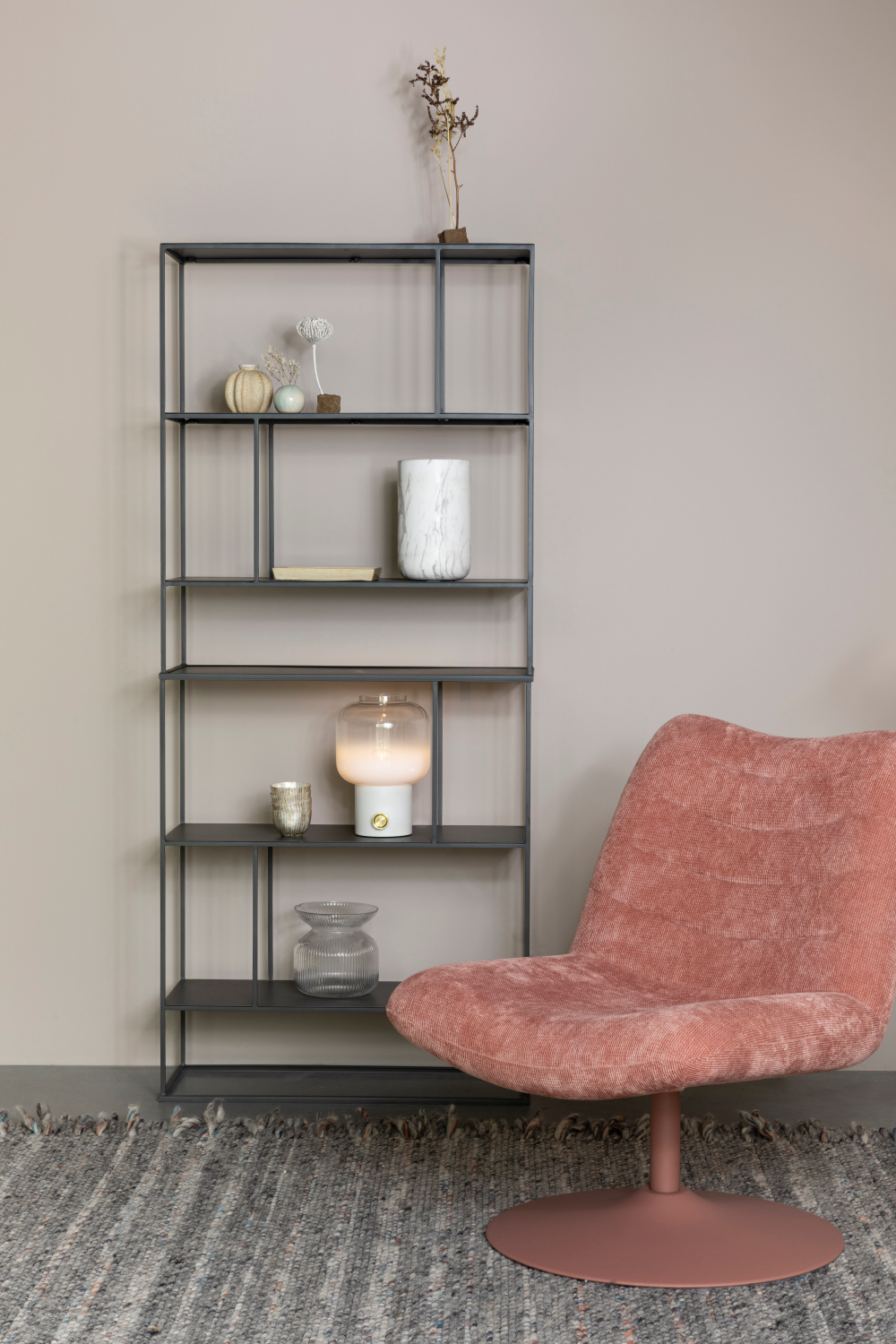 Upholstered Pedestal Lounge Chair | Oroa.com