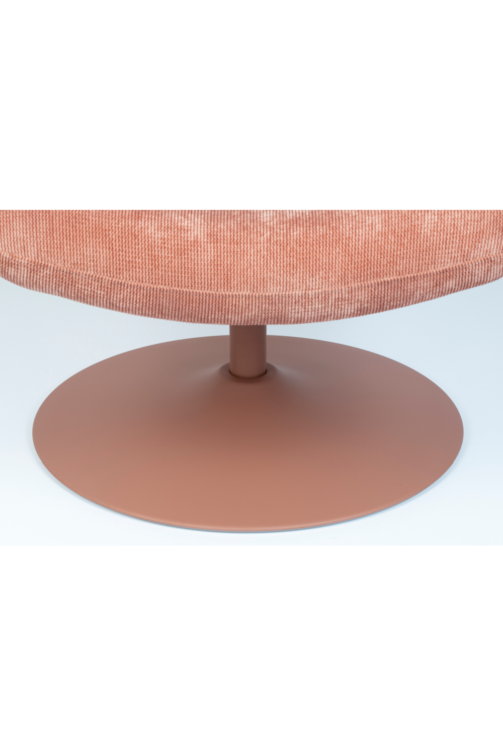 Upholstered Pedestal Lounge Chair | Zuiver Bubba | OROA.com