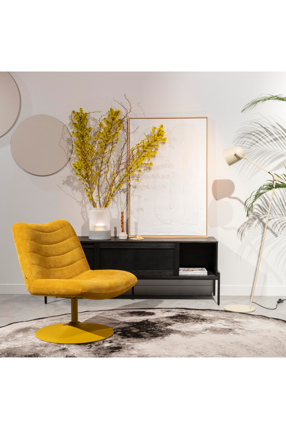 Upholstered Pedestal Lounge Chair | Oroa.com