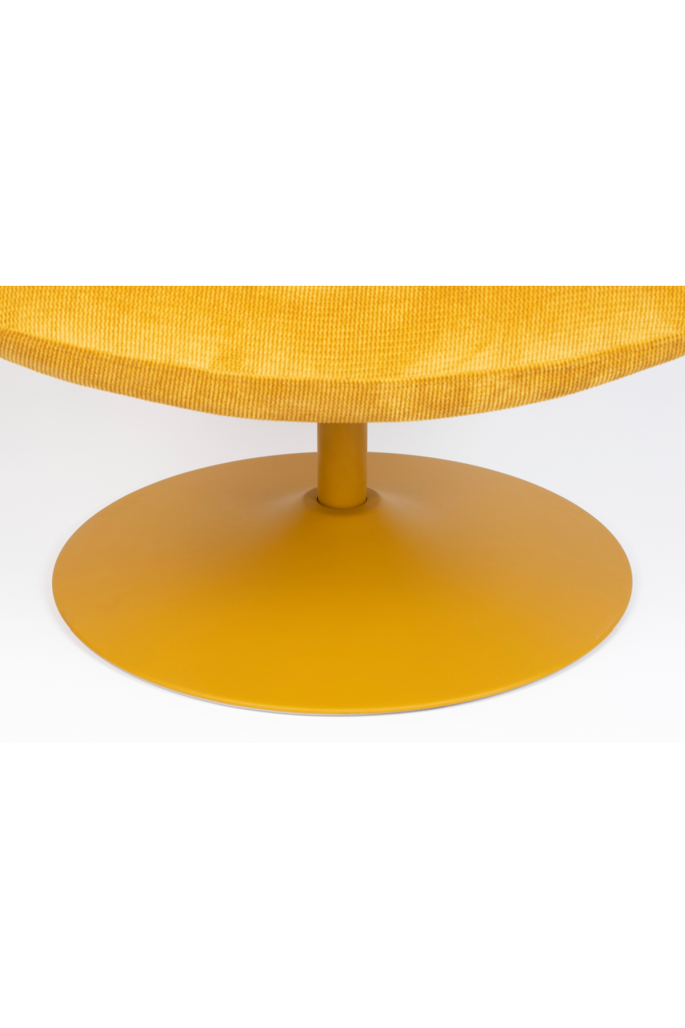 Upholstered Pedestal Lounge Chair | Zuiver Bubba | OROA.com