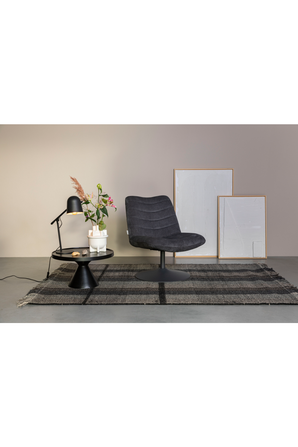 Upholstered Pedestal Lounge Chair | Zuiver Bubba | OROA.com