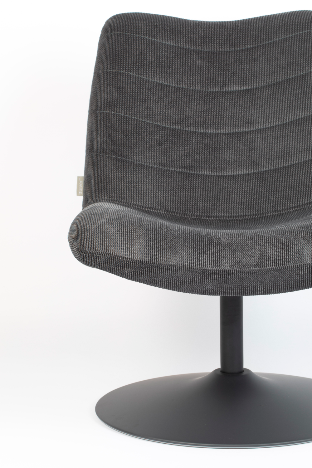 Upholstered Pedestal Lounge Chair | Zuiver Bubba | OROA.com