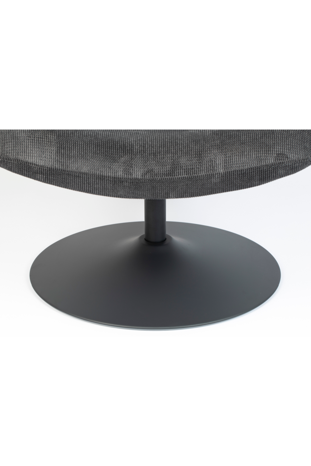 Upholstered Pedestal Lounge Chair | Zuiver Bubba | OROA.com