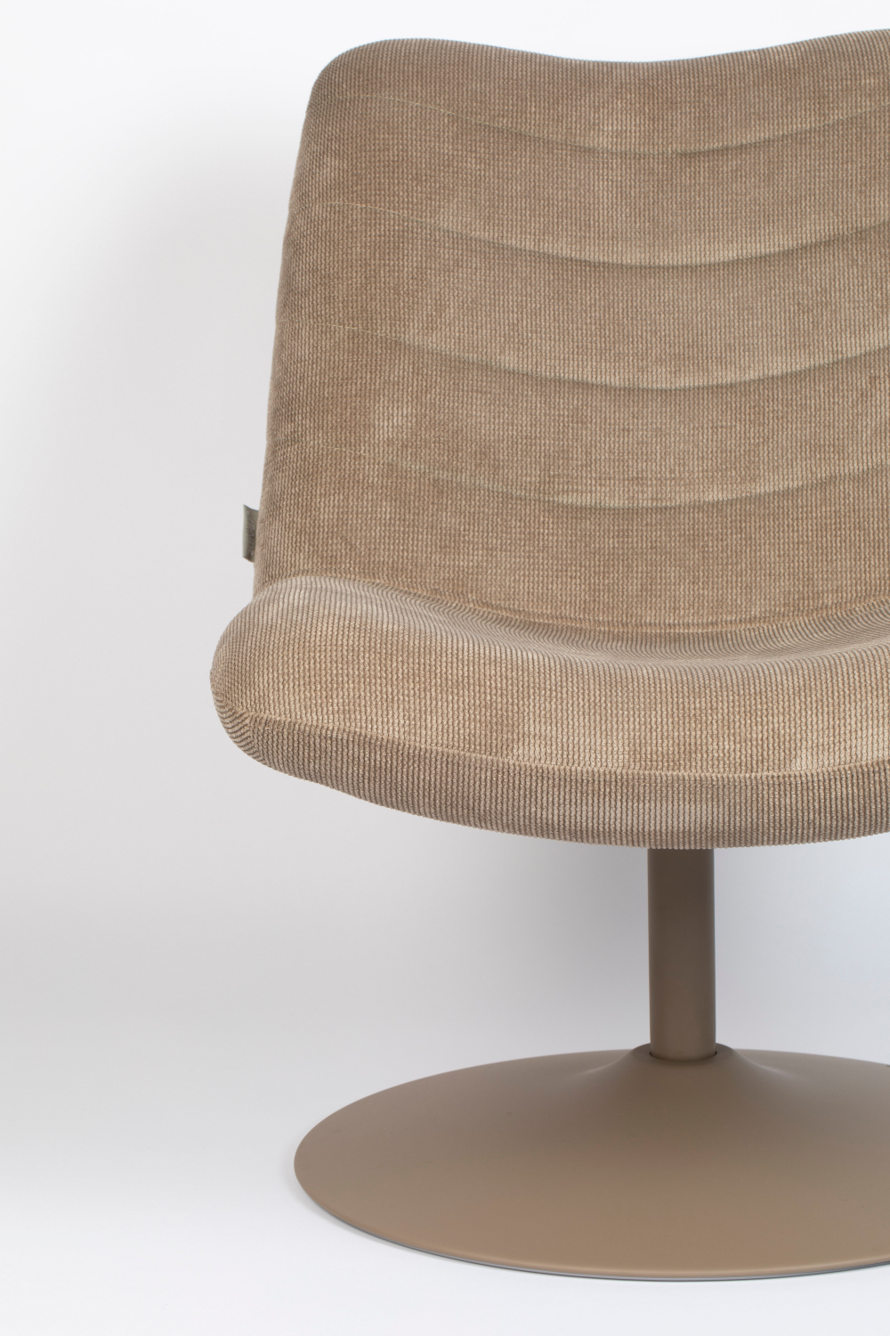 Upholstered Pedestal Lounge Chair | Zuiver Bubba | OROA.com