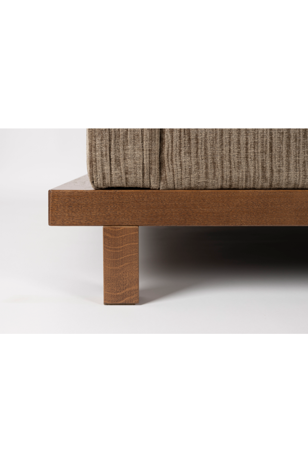 Classic Upholstered 5-Seater Sofa | Zuiver Blossom | Oroatrade.com