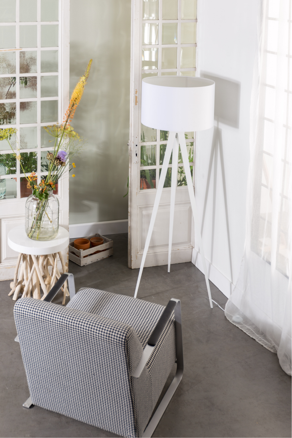 Minimalist Floor Lamp | Zuiver Tripod | Oroa.com