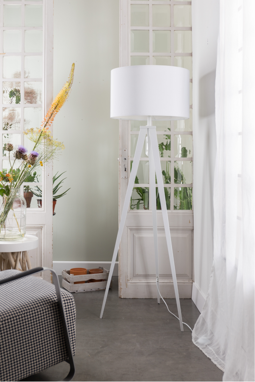 Minimalist Floor Lamp | Zuiver Tripod | Oroa.com