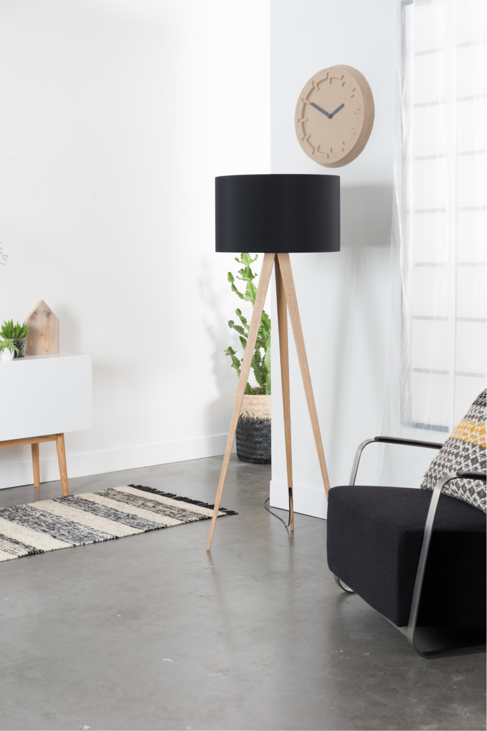 Wooden Leg Floor Lamp | Oroa.com