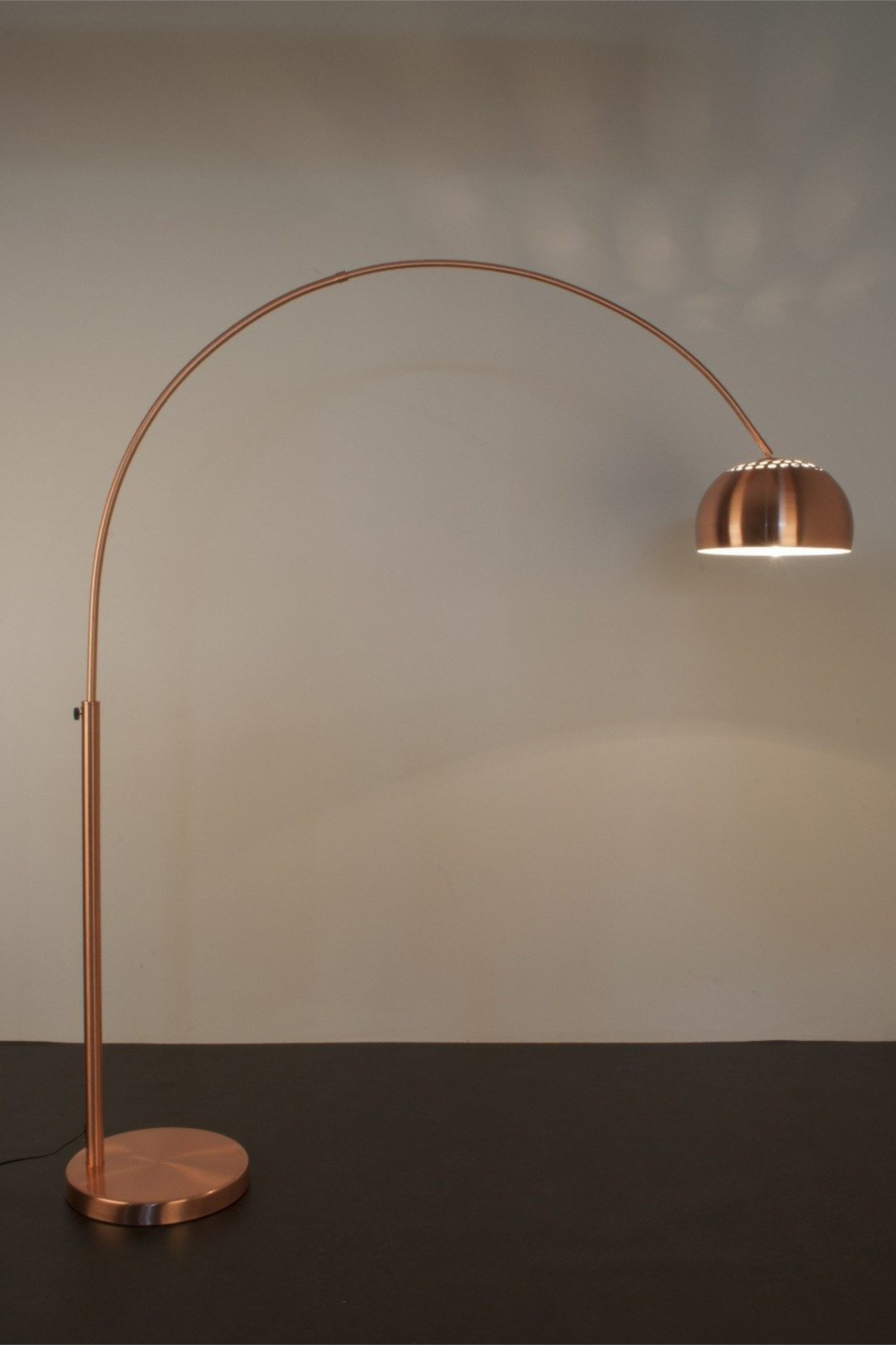 Adjustable Arched Floor Lamp | Zuiver Metal Bow | Oroa.com