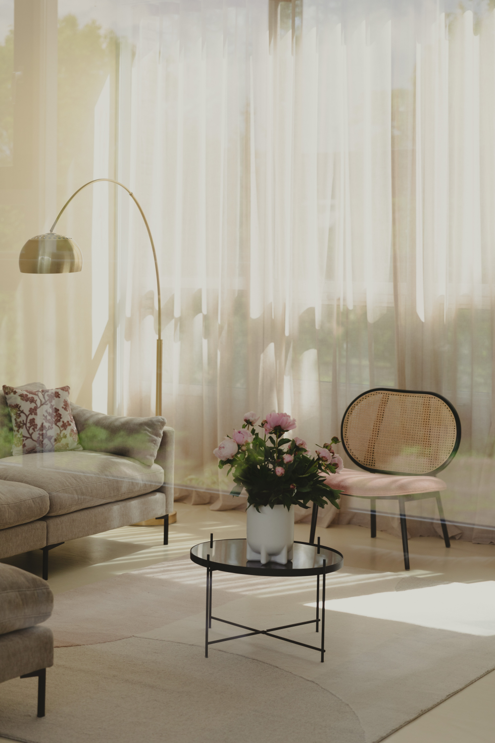 Adjustable Arched Floor Lamp | Zuiver Metal Bow | Oroa.com