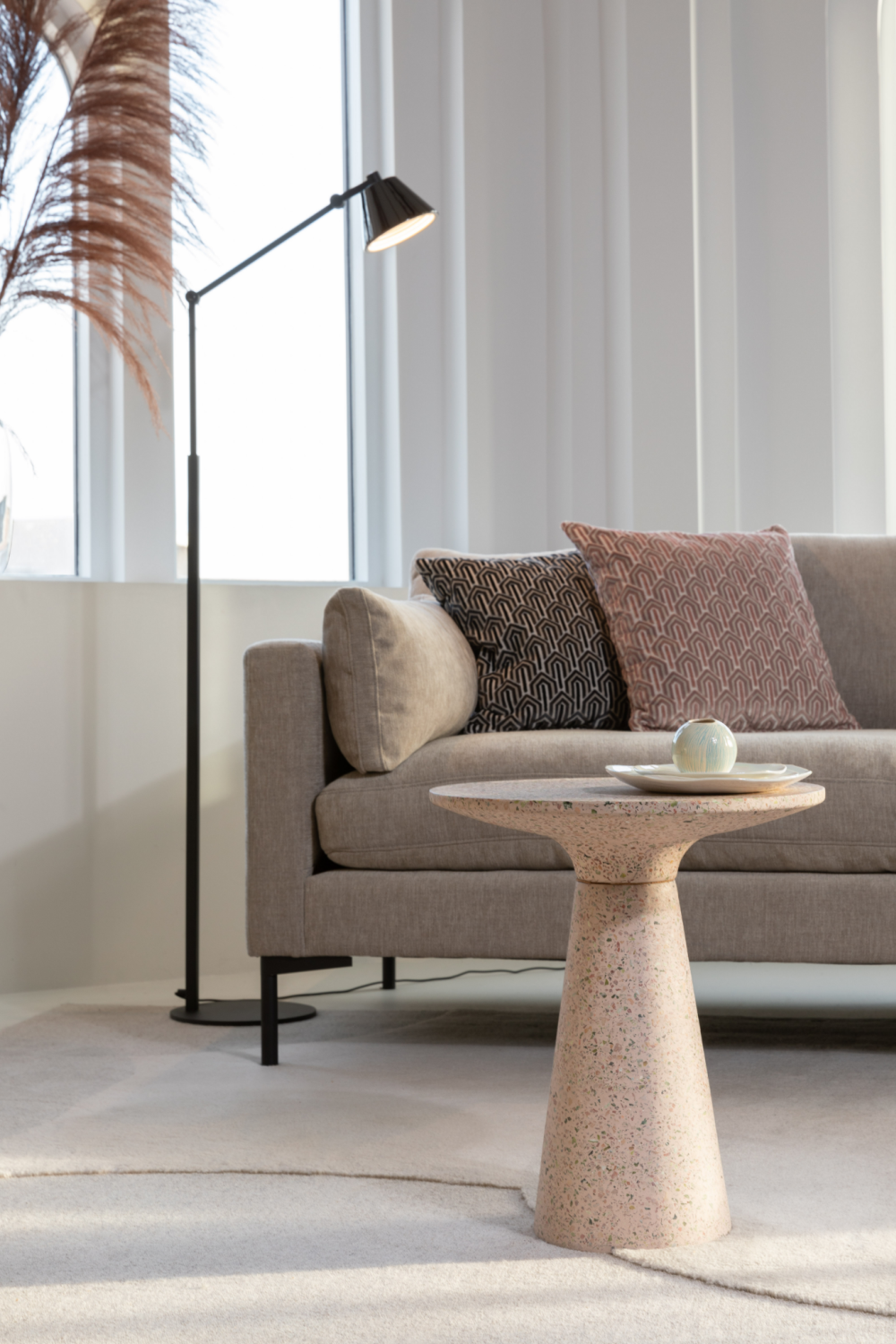 Black Task Floor Lamp | Zuiver Lub | OROA.com