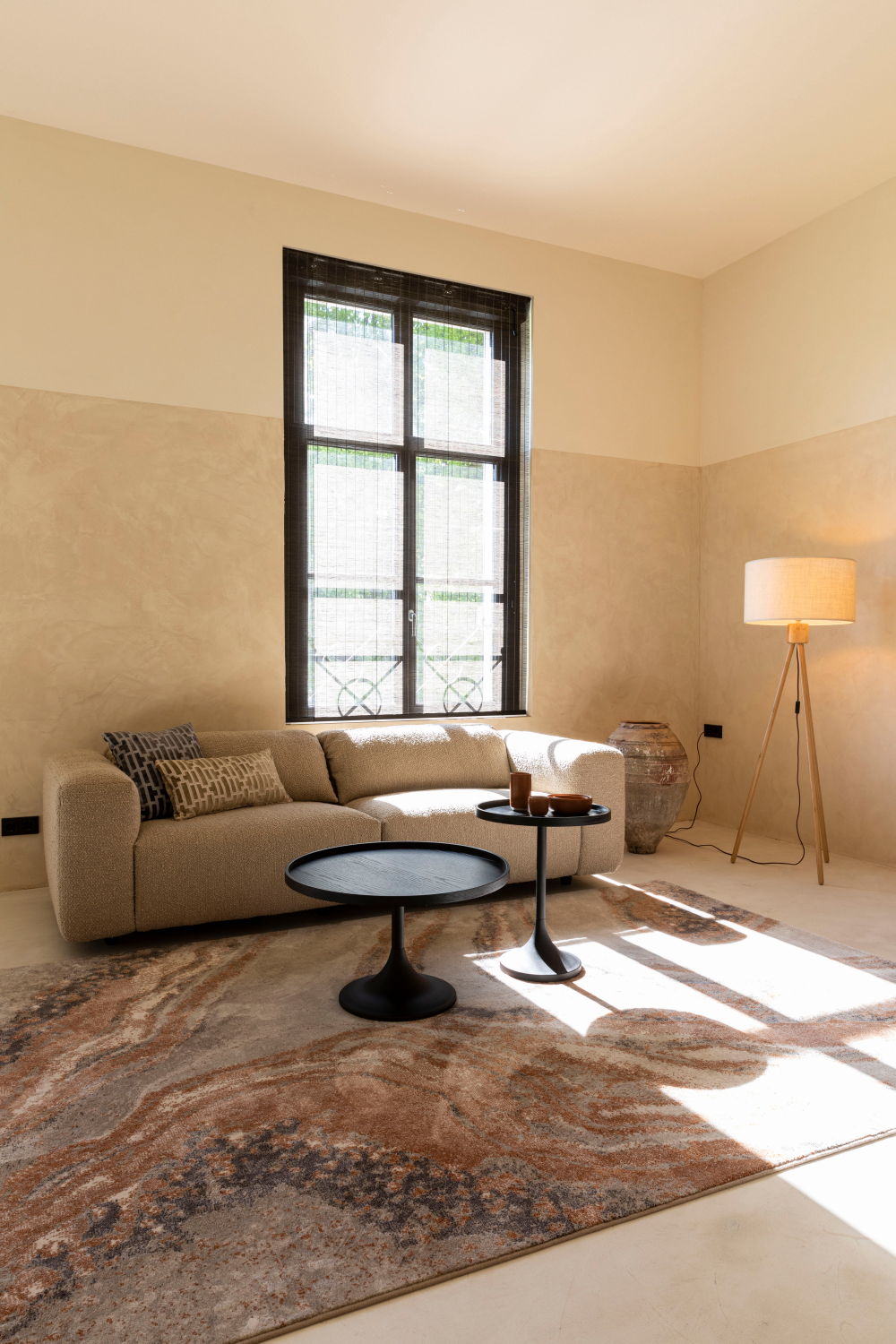 Minimalist Tripod Floor Lamp | Zuiver Fan | OROA.com