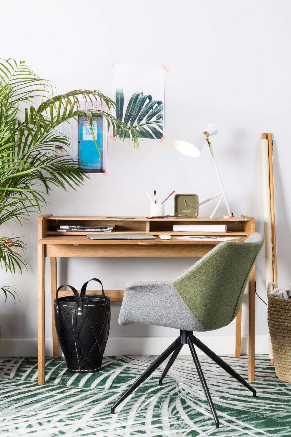 White Metal Tripod Table Lamp | Zuiver Shady | OROA.com