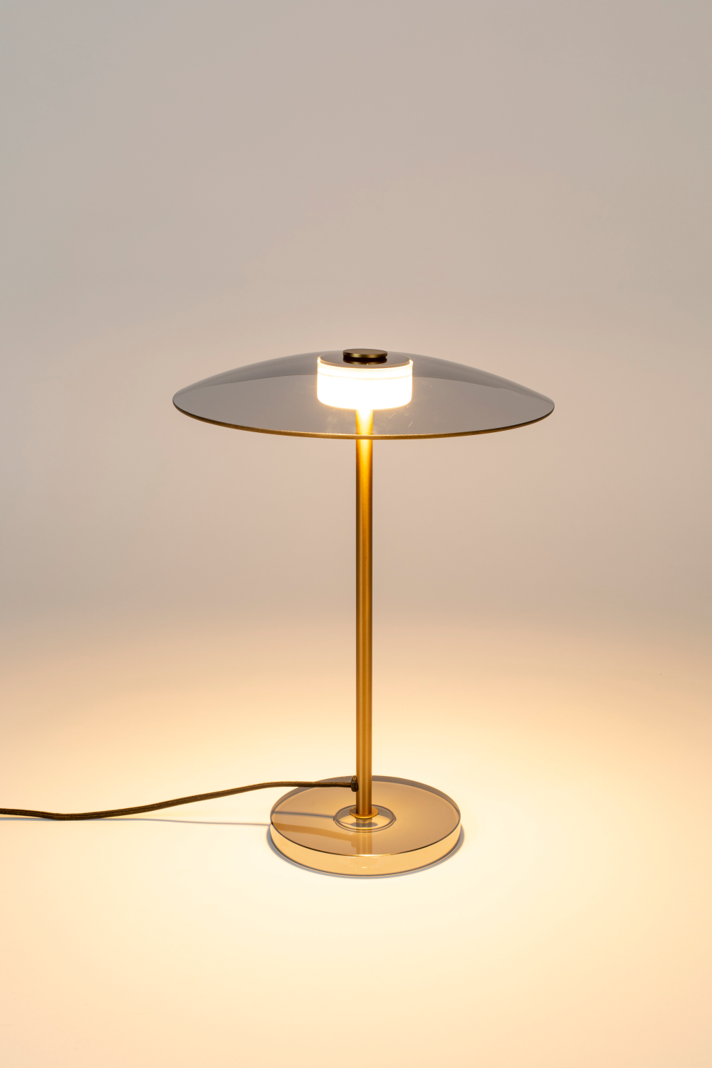 Glass Plate Table Lamp | Zuiver Float | Oroatrade.com