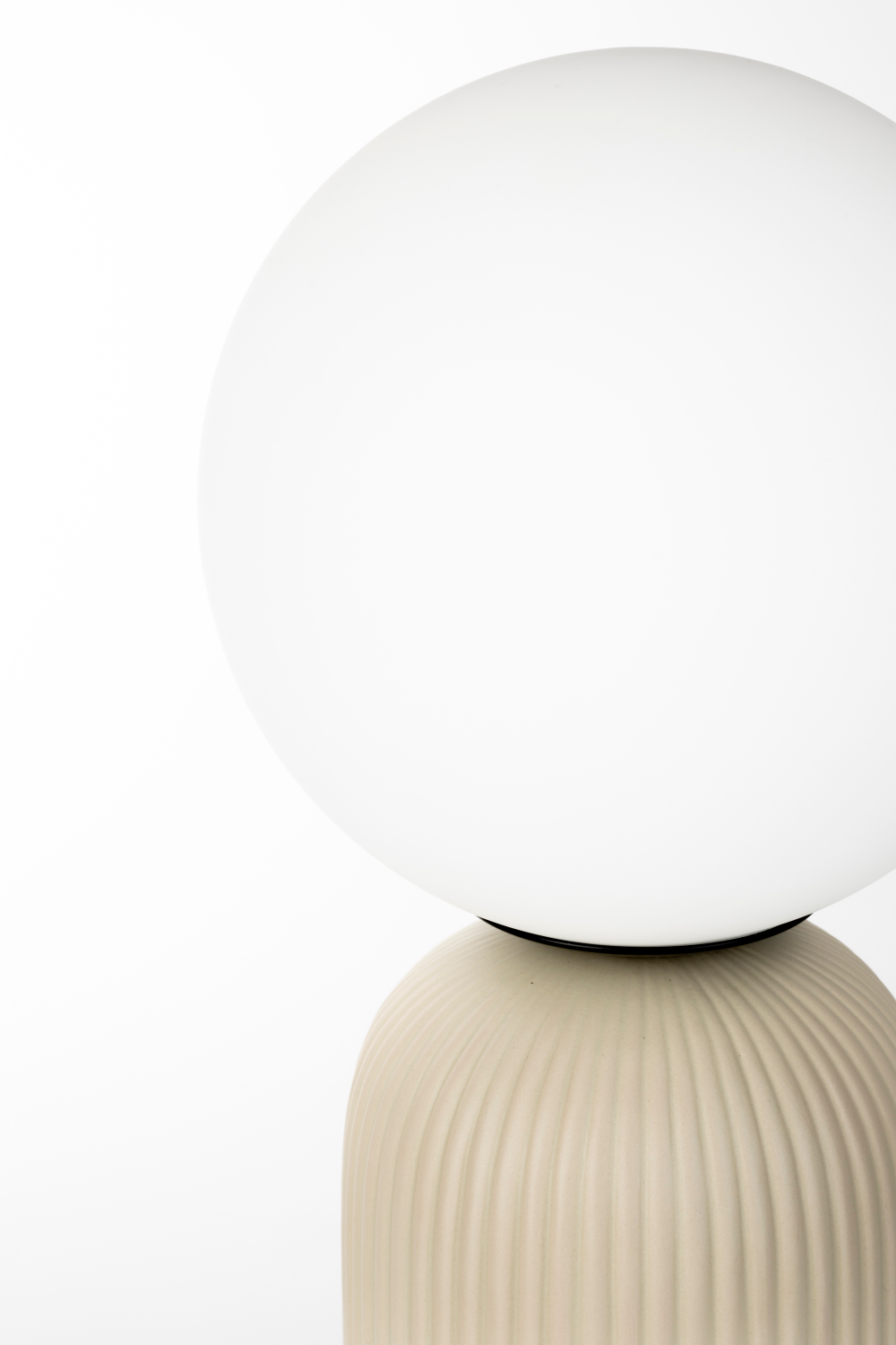 Beige Fluted Ceramic Table Lamp M | Zuiver Dash | OROA.com