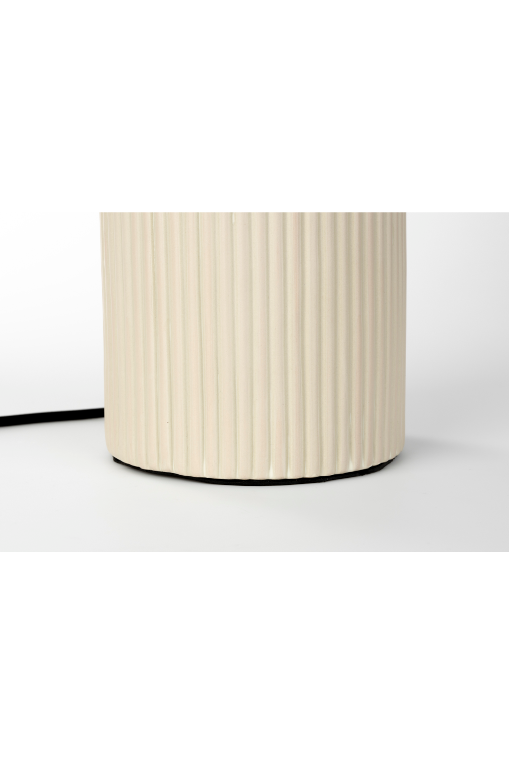 Beige Fluted Ceramic Table Lamp M | Zuiver Dash | OROA.com