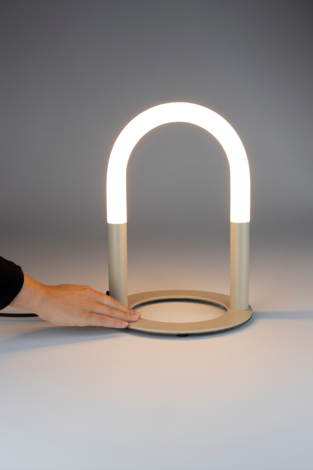 Sculptural Beige Table Lamp | Zuiver Arch | OROA.com