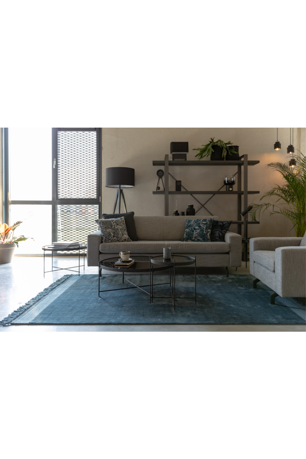 Vintage Blue Area Rug 5'5" x 8' | Zuiver Blink | OROA.com