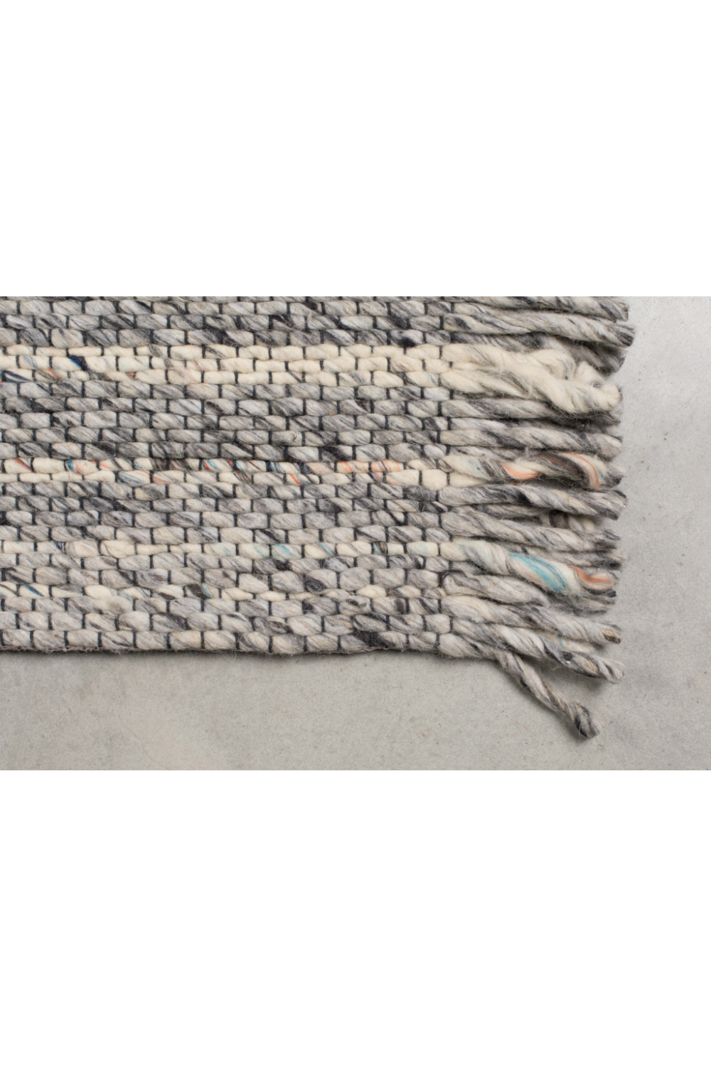 Handwoven Woolen Strands Carpet 5' x 8' | Zuiver Frills | Oroa.com