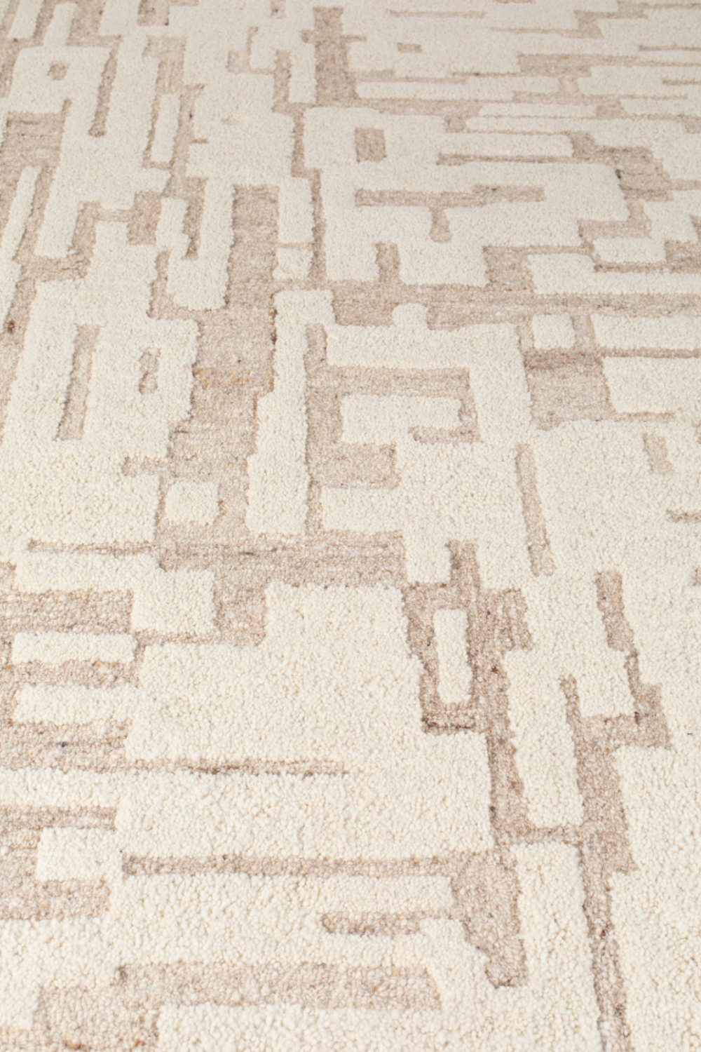 Beige Wool Patterned Carpet | Zuiver Hills | OROA.com