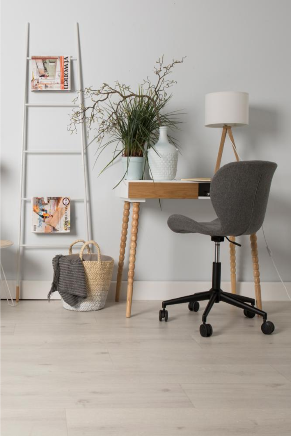 White Wooden Magazine Rack | Zuiver Ladder | OROA.com
