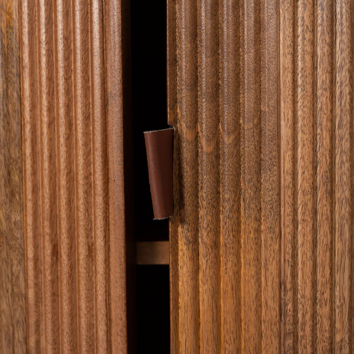 Round Mango Wood Dining Table | Oroa.com