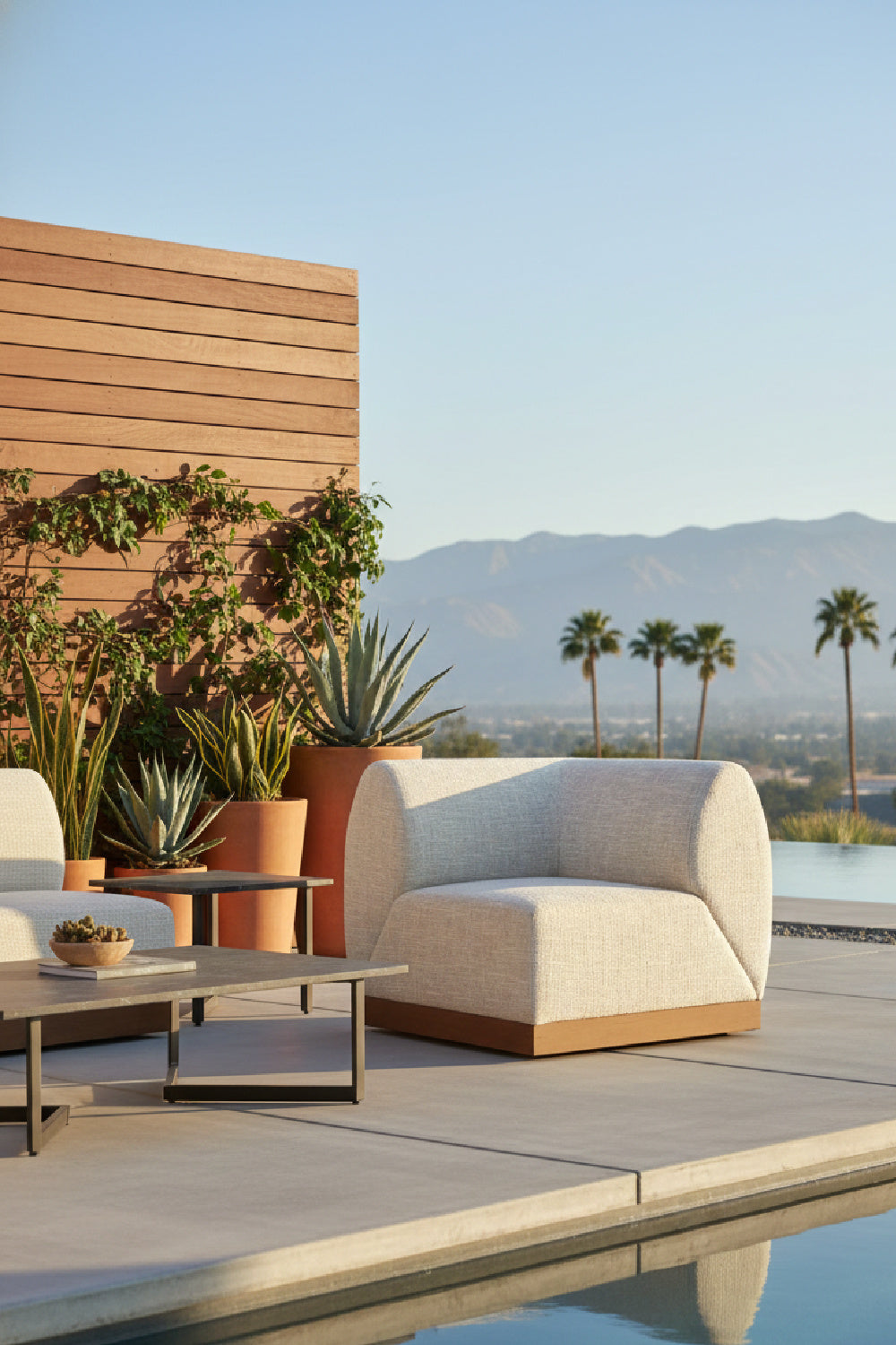 Beige Outdoor Corner Chair | OROA Modern Christy | Oroa.com
