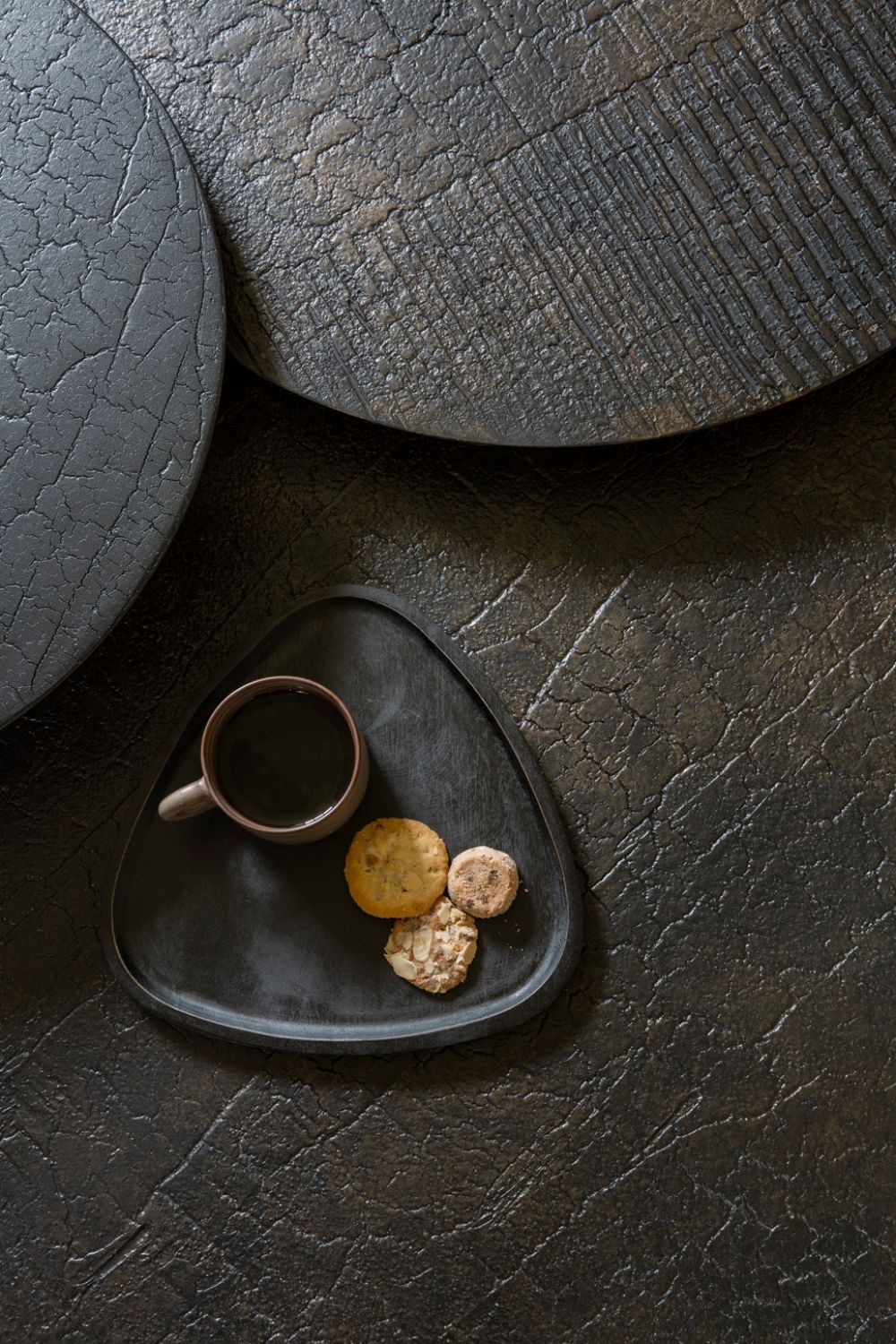 Round Coffee Table | Ethnicraft Luna | OROA.COM