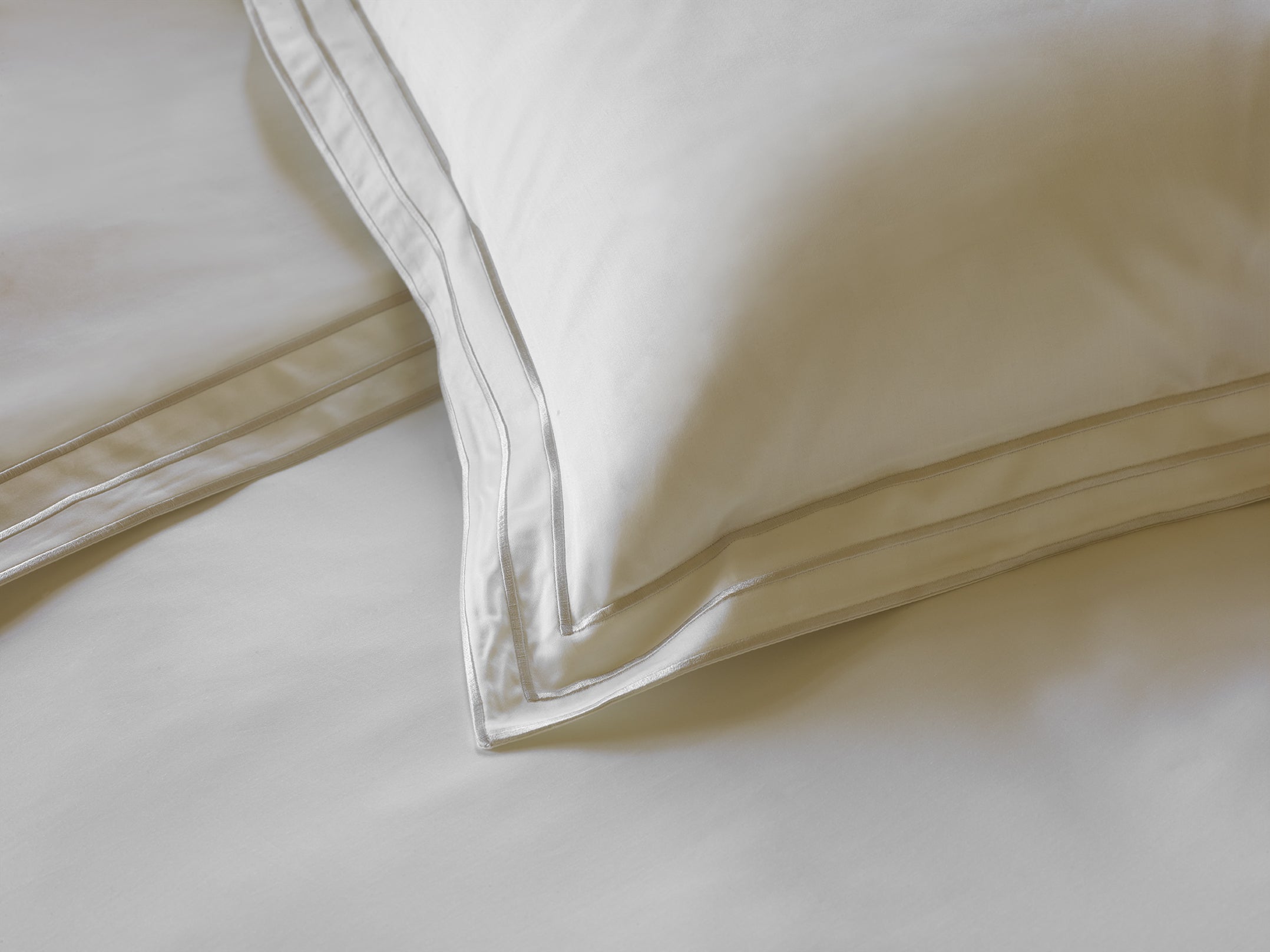 430TC Cotton Sateen Pillowcase Set | Amalia Home Alba | Oroa.com