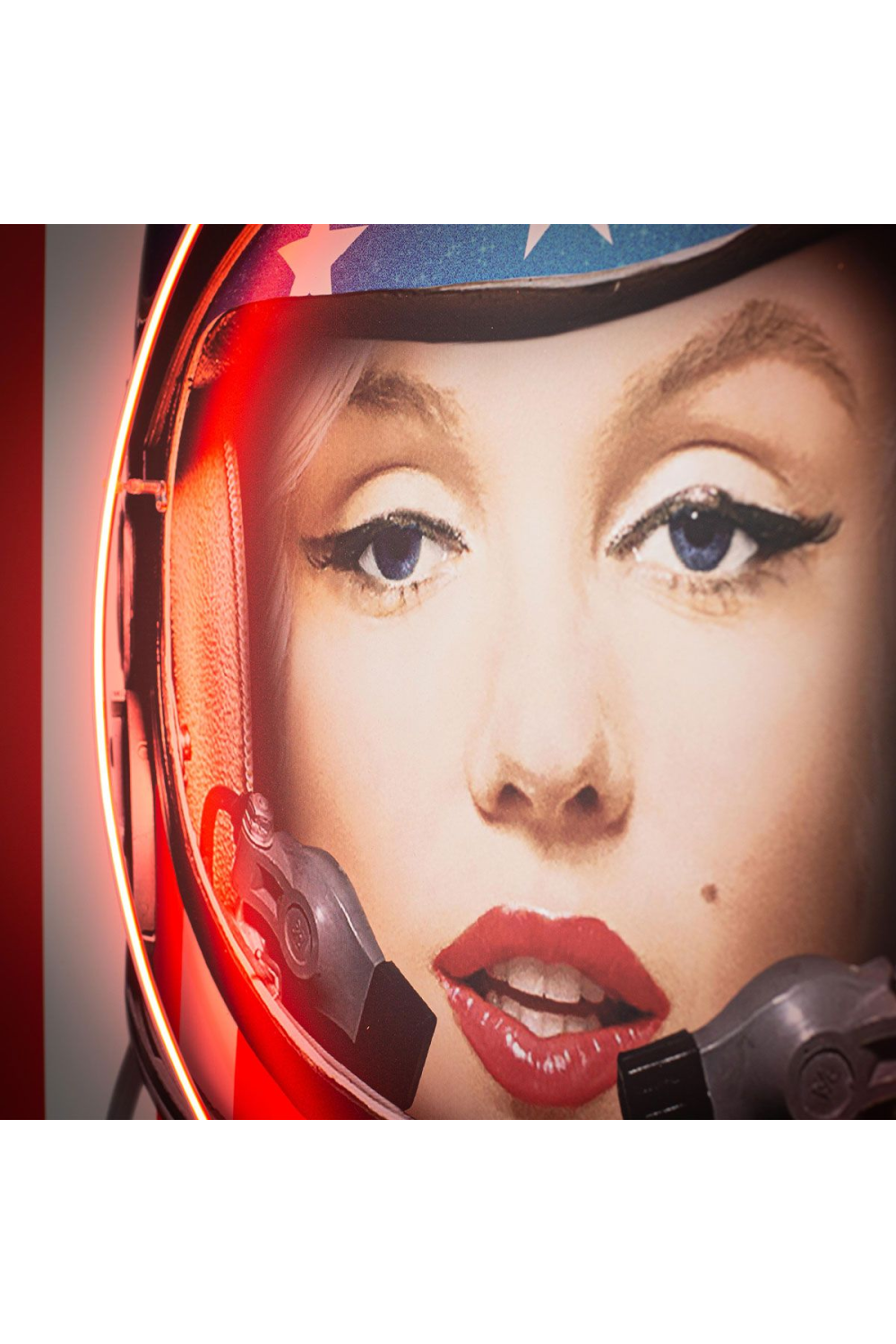 Iconic Retro Neon Artwork | Andrew Martin Marilyn Astronaut | Oroa.com
