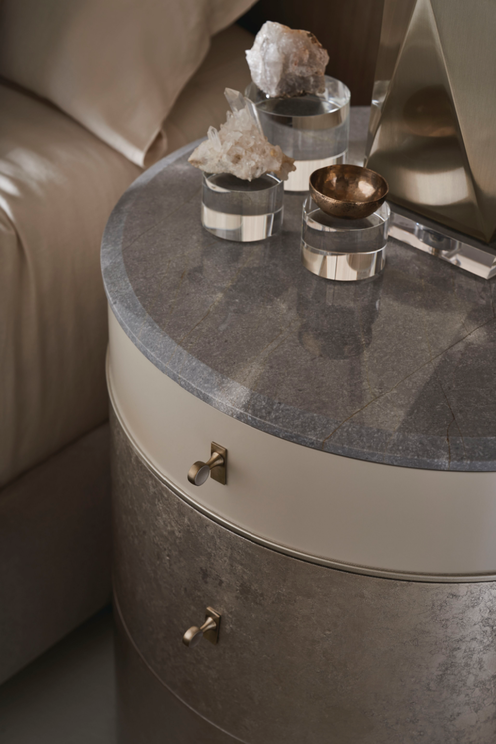Curved Metallic Nightstand | Oroa.com