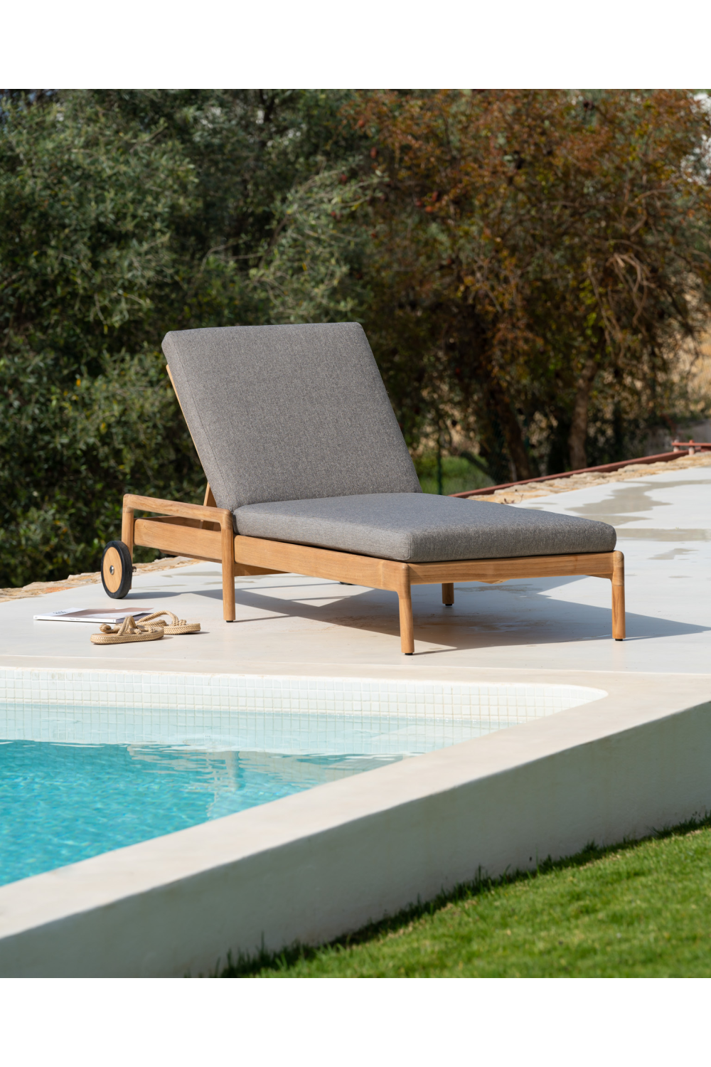 Adjustable Outdoor Lounger Cushion | Ethnicraft Jack | Oroa.com