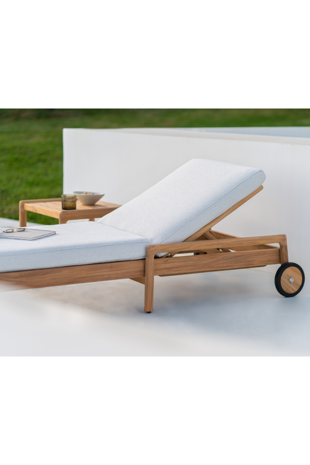 Adjustable Outdoor Lounger Cushion | Ethnicraft Jack | Oroa.com